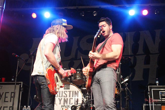 DUSTIN LYNCH event information